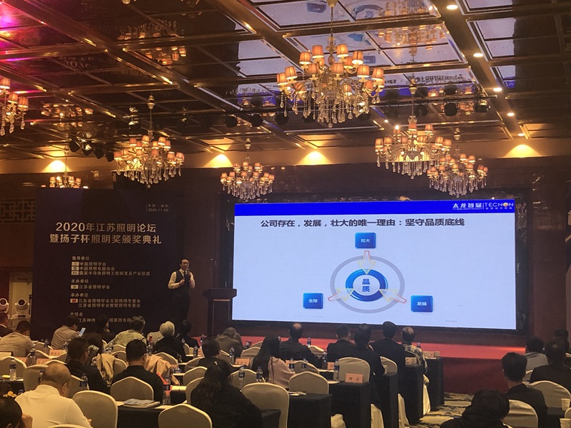 智慧路燈智慧顯示終端LED燈桿屏04.jpg 智慧路燈智慧顯示終端LED燈桿屏04.jpg