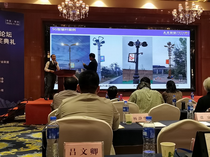 智慧路燈智慧顯示終端LED燈桿屏06.jpg 智慧路燈智慧顯示終端LED燈桿屏06.jpg