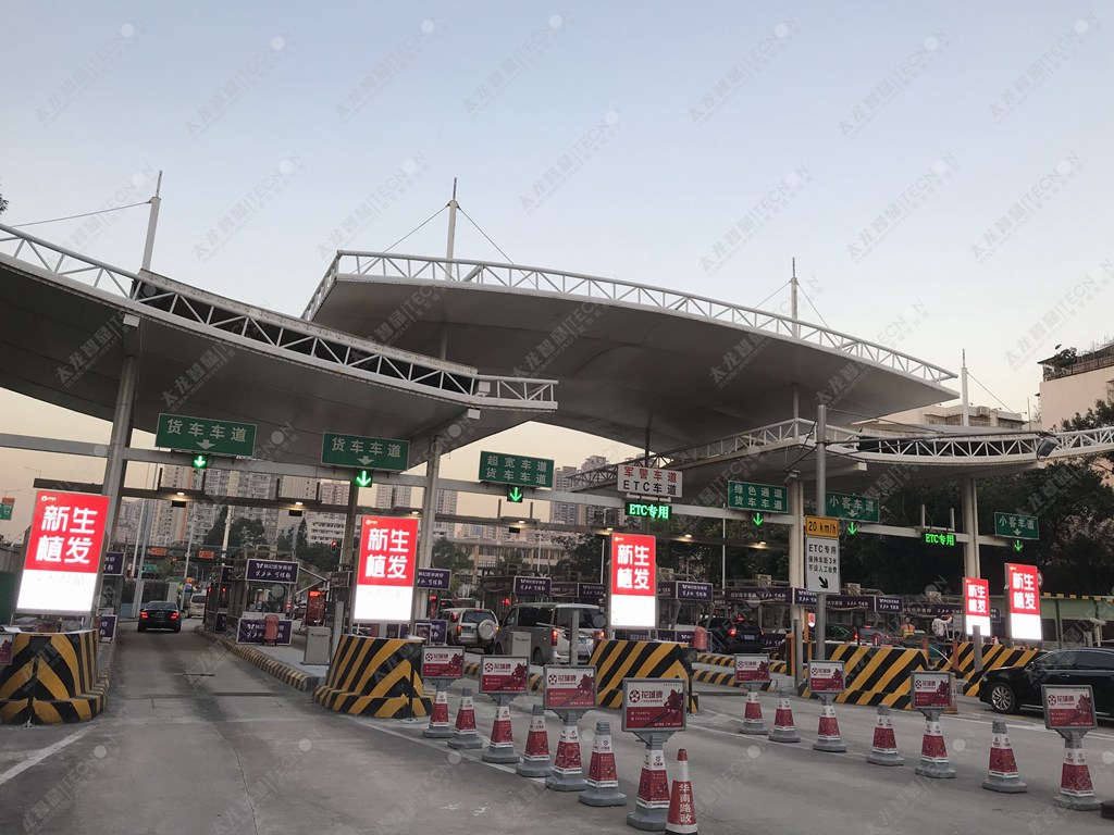 現(xiàn)代科技的成果高清高亮戶外LED廣告機(jī) 全智能遠(yuǎn)程控制室內(nèi)|戶外LED廣告機(jī)